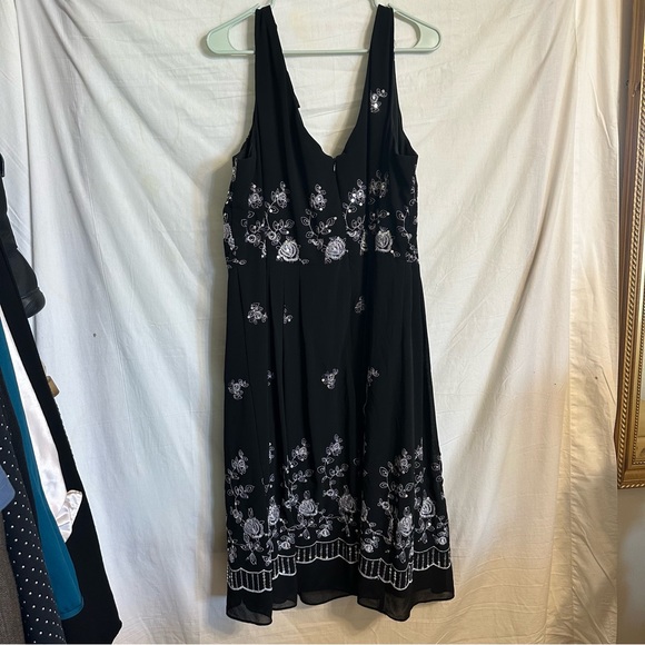 R & M Richards Woman Dress - Picture 10 of 13